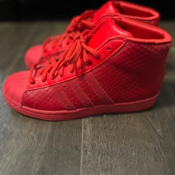 Red Adidas high top - Picture 4 of 9